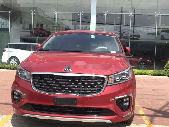 Bán xe Kia Sedona đời 2019, màu đỏ. Ưu đãi hấp dẫn