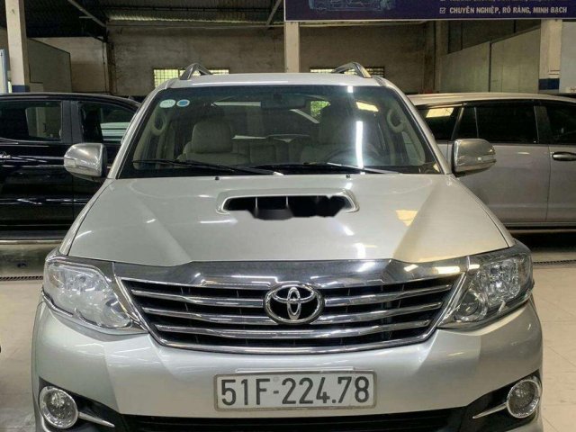 Bán Toyota Fortuner 2015, màu bạc số sàn