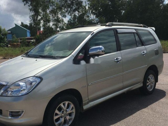 Cần bán gấp Toyota Innova 2008, màu bạc còn mới