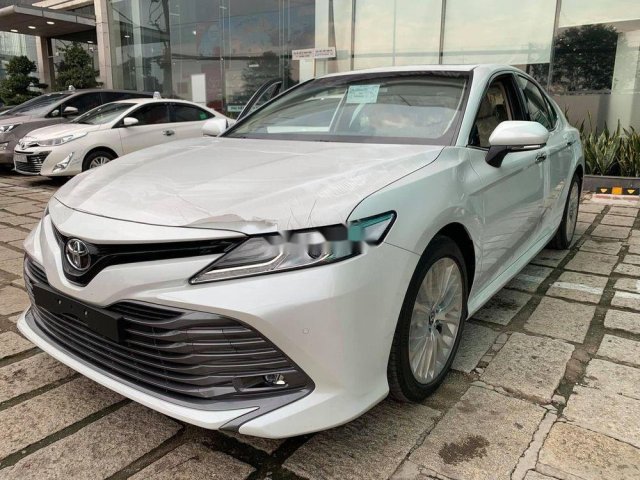 Bán ô tô Toyota Camry 2.5Q năm sản xuất 2019, màu bạc, xe nhập