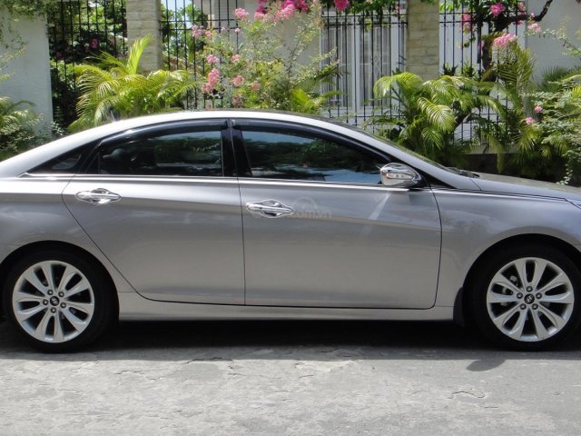 Bán Hyundai Sonata đời 2011, màu bạc, nhập khẩu