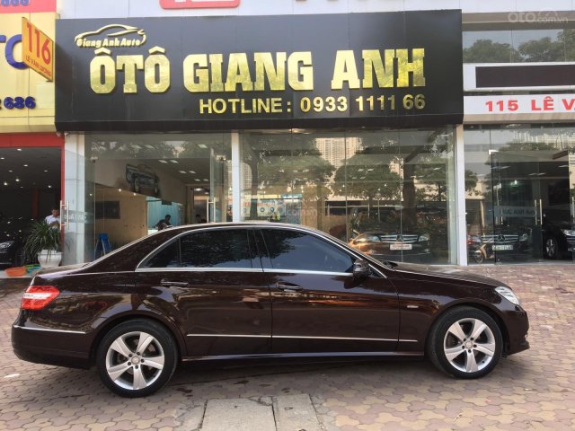 Cần bán Mercedes E250 sản xuất năm 2012, màu nâu, odo 73.000km0