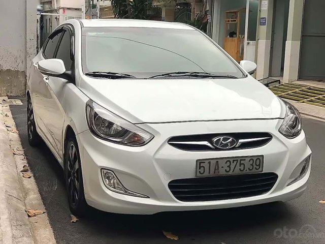 Cần bán gấp Hyundai Accent sản xuất 2012, màu trắng, nhập khẩu chính hãng