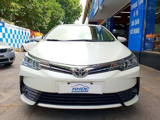 Bán xe Toyota Corolla Altis 2018, màu trắng xe còn mới0