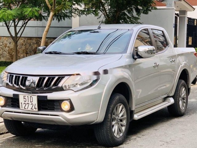 Bán Mitsubishi Triton 2017, màu bạc còn mới, giá tốt0