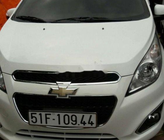 Cần bán Chevrolet Spark năm sản xuất 2015, màu trắng còn mới