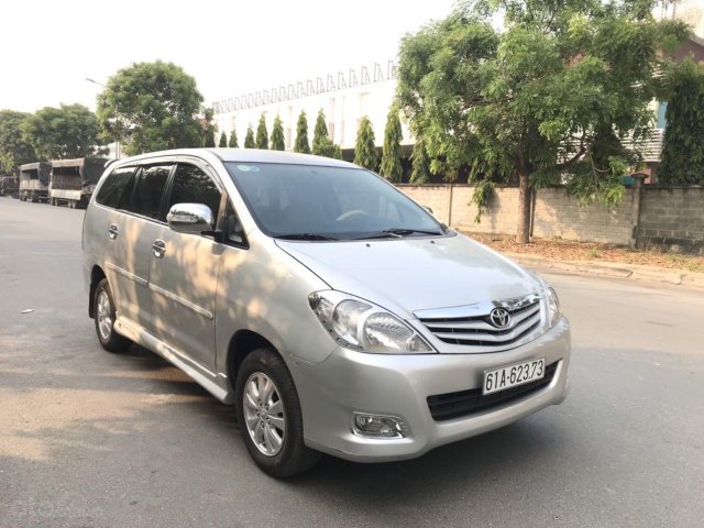 Bán ô tô Toyota Innova đăng ký 2010, màu bạc nhập khẩu nguyên chiếc giá chỉ 355 triệu đồng