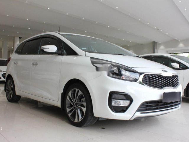Bán Kia Rondo sản xuất 2018, màu trắng xe gia đình
