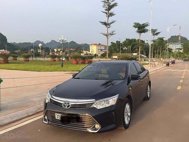 Bán Toyota Camry năm sản xuất 2016, màu đen, giá 805tr0