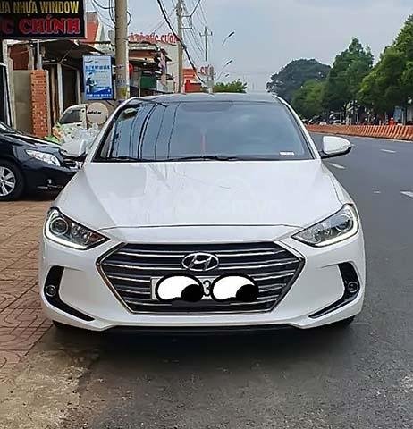 Bán ô tô Hyundai Elantra sản xuất 2018, màu trắng xe gia đình, 525tr0