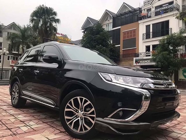 Bán Mitsubishi Outlander 2.0 CVT Premium năm 2018, màu đen, giá tốt