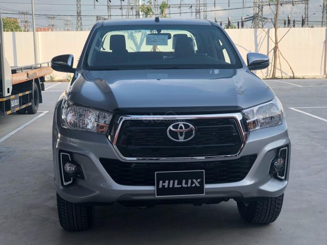 Cần bán xe Toyota Hilux đời 2020, màu bạc, nhập khẩu nguyen chiếc