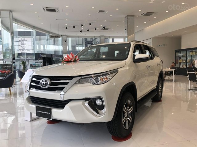 Bán xe Toyota Fortuner năm sản xuất 2019, màu trắng, giá cạnh tranh, ưu đãi cực khủng