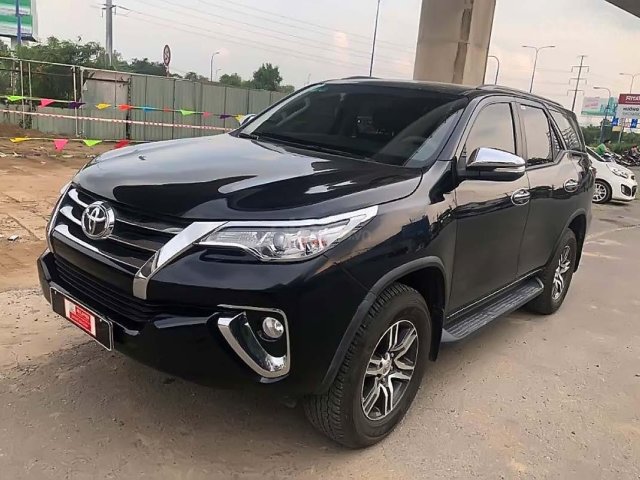 Cần bán xe Toyota Fortuner 2.7V 4x2 AT đời 2017, màu đen, nhập khẩu nguyên chiếc