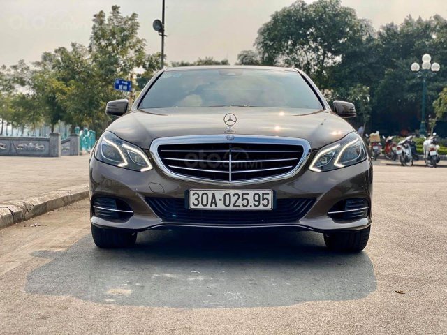 Bán xe Mercedes E200 đời 2013, màu nâu