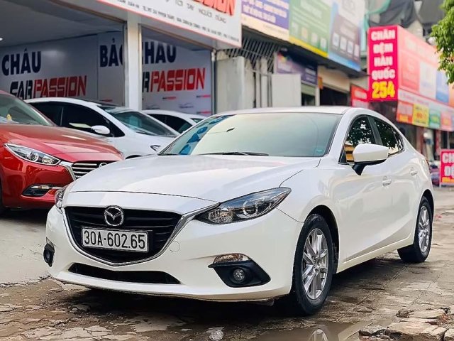 Cần bán gấp Mazda 3 1.5 AT năm sản xuất 2015, màu trắng