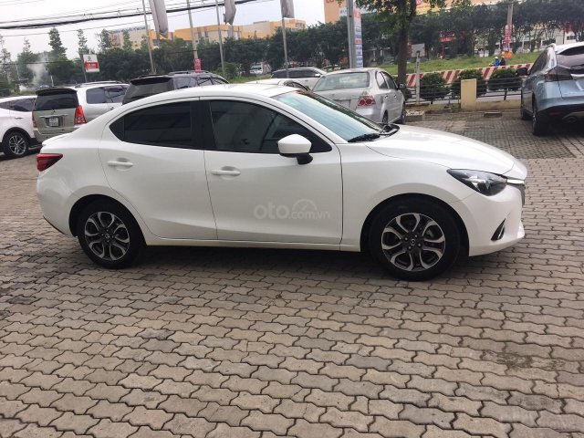 Cần bán Mazda 2 năm sản xuất 2018, màu trắng chính chủ