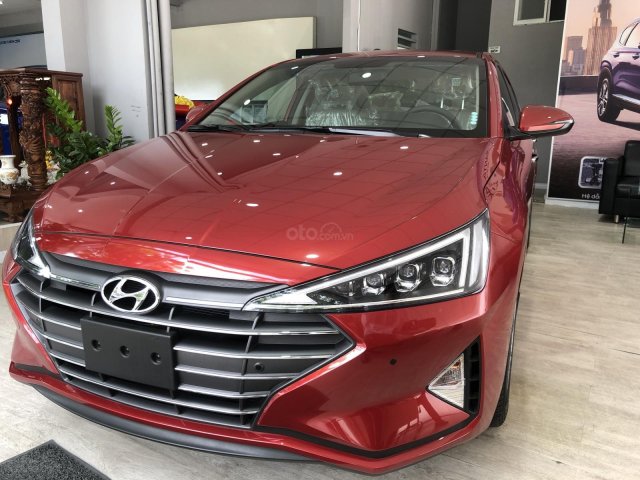 Bán giảm giá cuối năm chiếc xe Hyundai Elantra 1.6MT, sản xuất 2019, màu đỏ, giao nhanh tận nhà