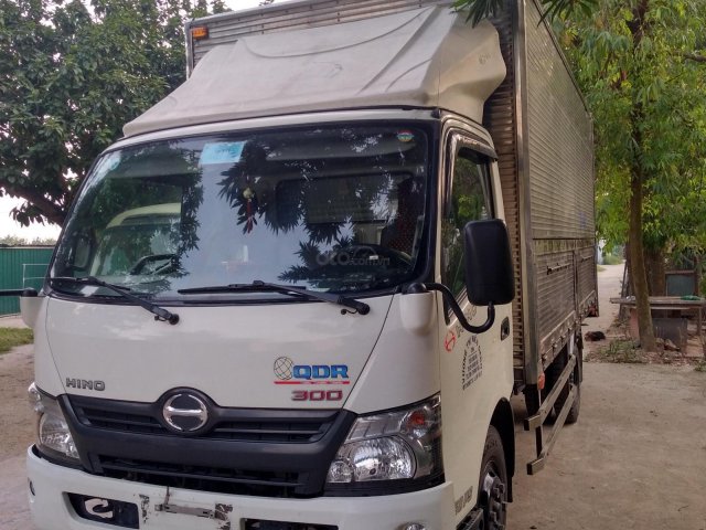 Bán Hino XZU720 thùng kín 5,2x2.0.5x2.15