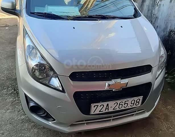 Cần bán lại xe Chevrolet Spark đời 2017, màu bạc số sàn