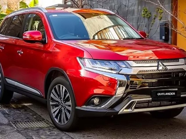 Cần bán Mitsubishi Outlander đời 2019, màu đỏ xe mới 100%0