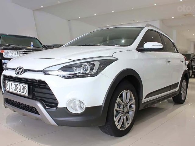 Bán Hyundai i20 Active 2017, màu trắng, xe nhập, số tự động0