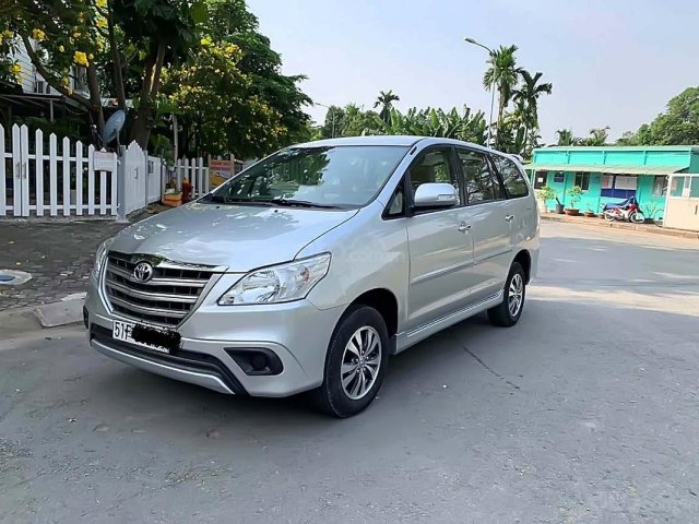 Bán ô tô Toyota Innova sản xuất 2015, màu bạc chính chủ, giá 539tr xe nguyên bản