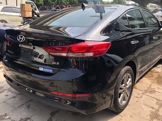 Cần bán lại Hyundai Elantra 1.6 AT đời 2019, màu đen, giá chỉ 615 triệu0