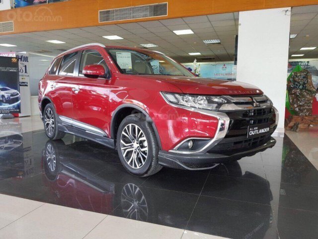 Khuyến mại lớn khi mua xe Mitsubishi Outlander sản xuất năm 2019, màu đỏ