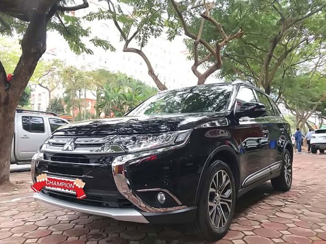 Bán xe cũ Mitsubishi Outlander 2.4 CVT 4WD 2018, màu đen0