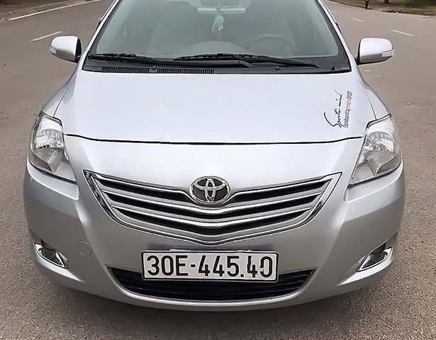 Cần bán Toyota Vios 1.5E năm sản xuất 2011, màu bạc, xe gia đình