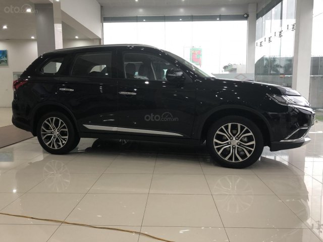 Bán xe Mitsubishi Outlander 2.0 CVT Premium đời 2019, màu đen, nhập khẩu nguyên chiếc0