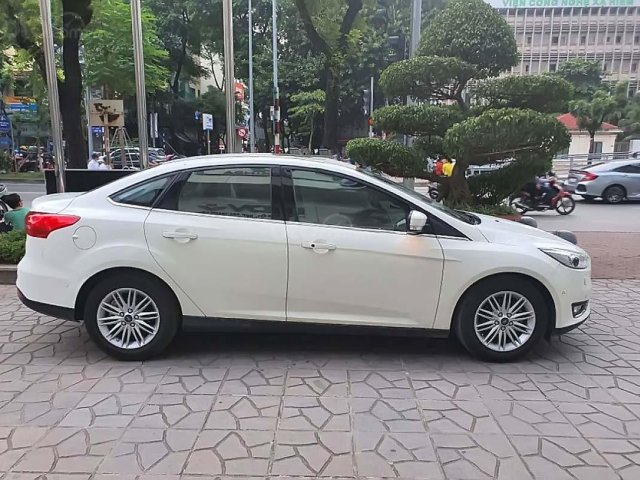 Bán Ford Focus Titanium 1.5L đời 2017, màu trắng, chính chủ, 669tr