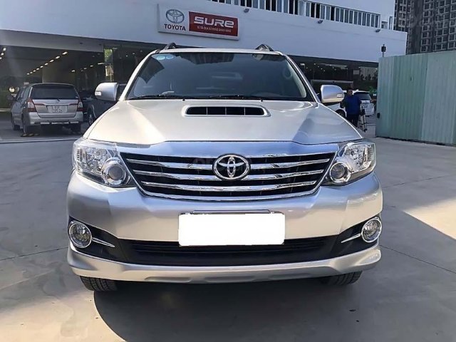 Bán Toyota Fortuner năm sản xuất 2016, màu bạc chính chủ, giá 815tr