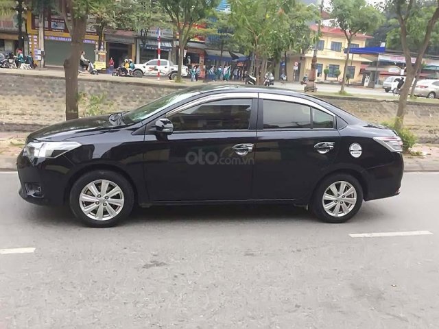 Cần bán gấp Toyota Vios năm sản xuất 2017, màu đen số sàn