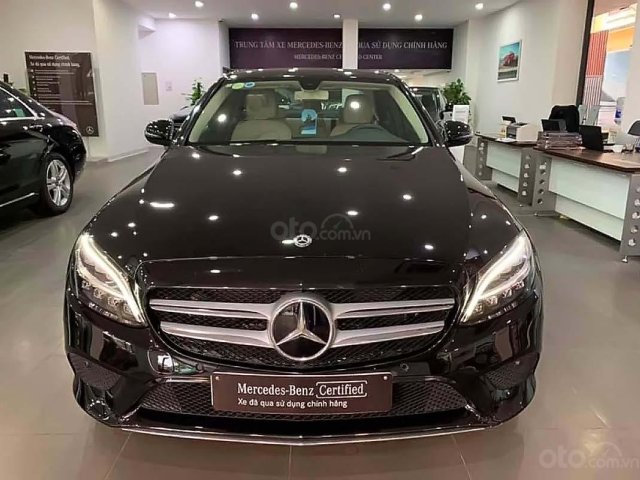 Bán xe cũ Mercedes C200 đời 2019, màu đen