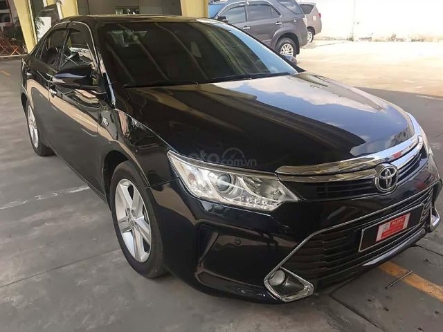 Bán Toyota Camry 2.5Q đời 2016, màu đen, 980 triệu