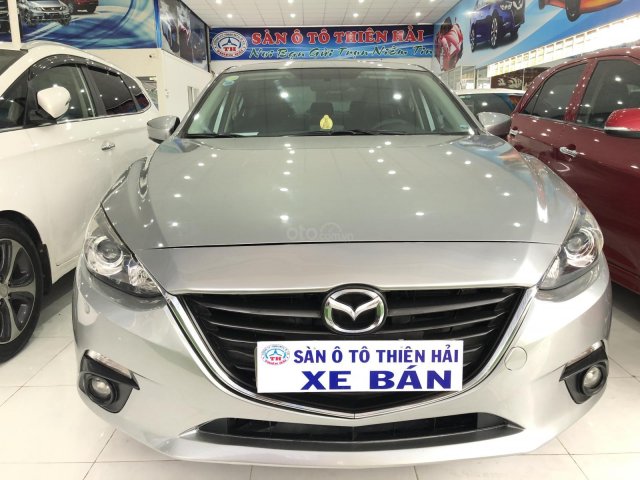 Cần bán xe Mazda 3 1.5AT năm 2015, màu bạc0