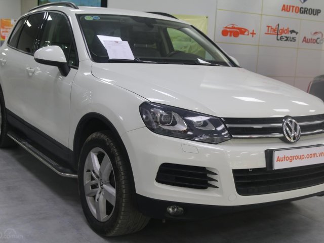 Autogroup bán Volkswagen Touareg đời 2013 màu trắng xe nhập Đức