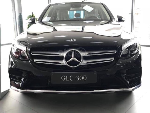 Cần bán nhanh chiếc Mercedes GLC - Class 300 AMG, năm 2019 - Có sẵn xe - Giao nhanh toàn quốc