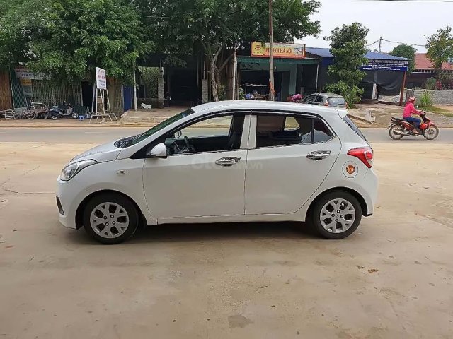 Bán ô tô Hyundai Grand i10 2015, màu trắng, xe nhập0