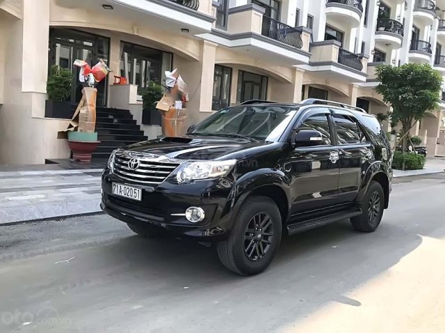 Cần bán lại xe Toyota Fortuner MT năm sản xuất 2016, màu đen chính chủ