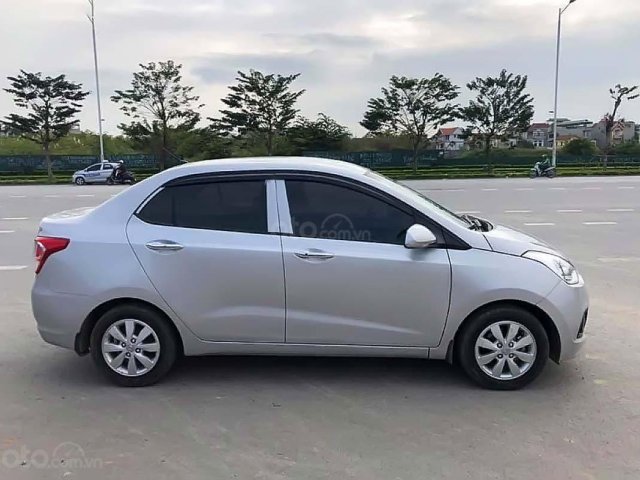 Cần bán Hyundai Grand i10 năm sản xuất 2016, màu bạc, nhập khẩu