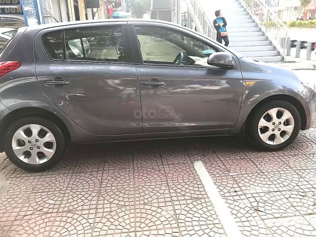 Cần bán Hyundai i20 1.4 AT sản xuất năm 2011, màu xám, nhập khẩu chính chủ