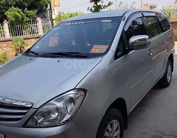 Bán xe Toyota Innova J năm 2011, màu bạc còn mới, giá 280tr0