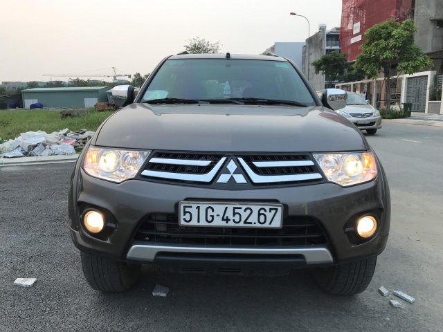 Bán xe Mitsubishi Pajero Sport 2.5MT số sàn máy dầu màu nâu titan sản xuất 2017 biển Sài Gòn 1 chủ0