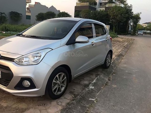 Cần bán lại xe Hyundai Grand i10 1.0 MT sản xuất 2015, màu bạc, nhập khẩu nguyên chiếc0