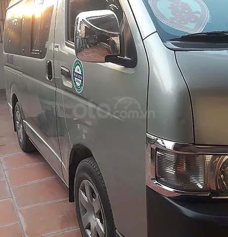 Cần bán xe Toyota Hiace năm sản xuất 2010, máy dầu 2.5, số tay0