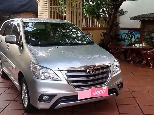 Bán Toyota Innova at đời 2015, màu bạc còn nguyên zin0