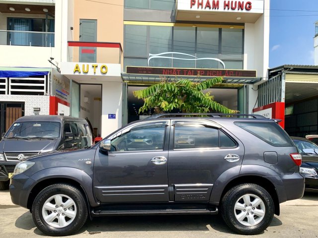 Toyota Fortuner đời 2011, màu xám, nhập khẩu nguyên chiếc0